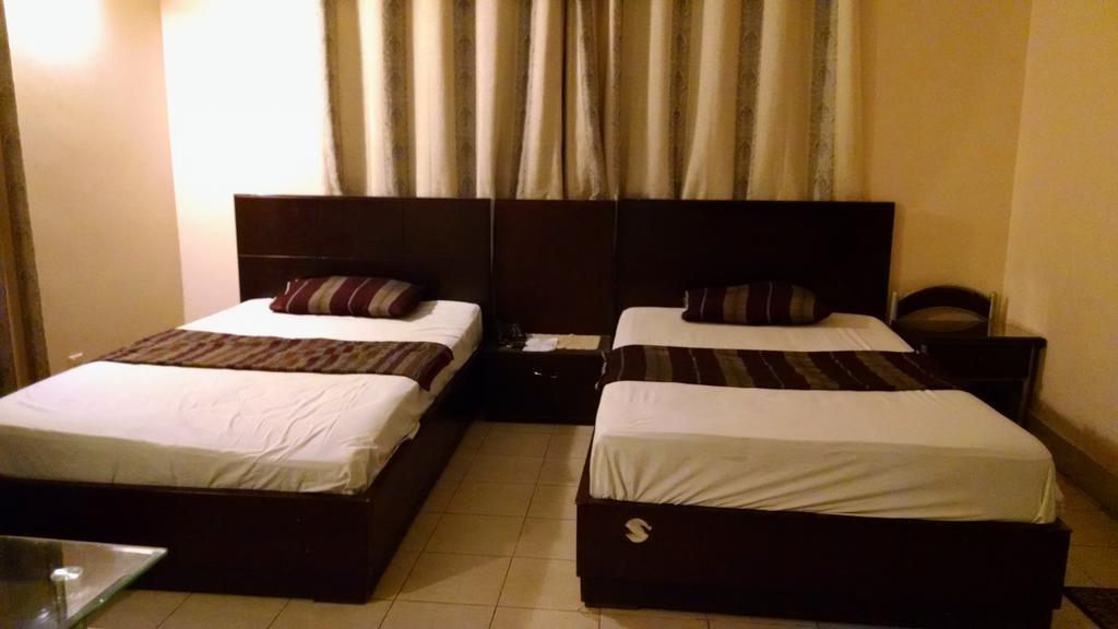 Embassy Lodge Karachi Luaran gambar