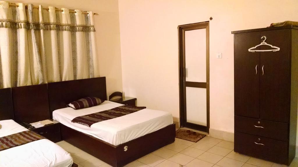 Embassy Lodge Karachi Luaran gambar