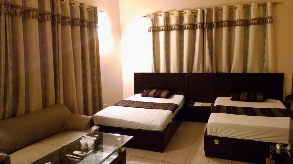 Embassy Lodge Karachi Luaran gambar