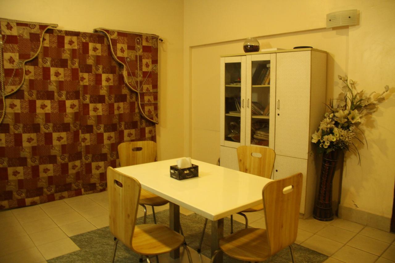 Embassy Lodge Karachi Luaran gambar