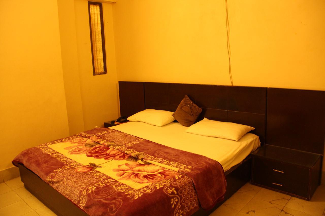 Embassy Lodge Karachi Luaran gambar